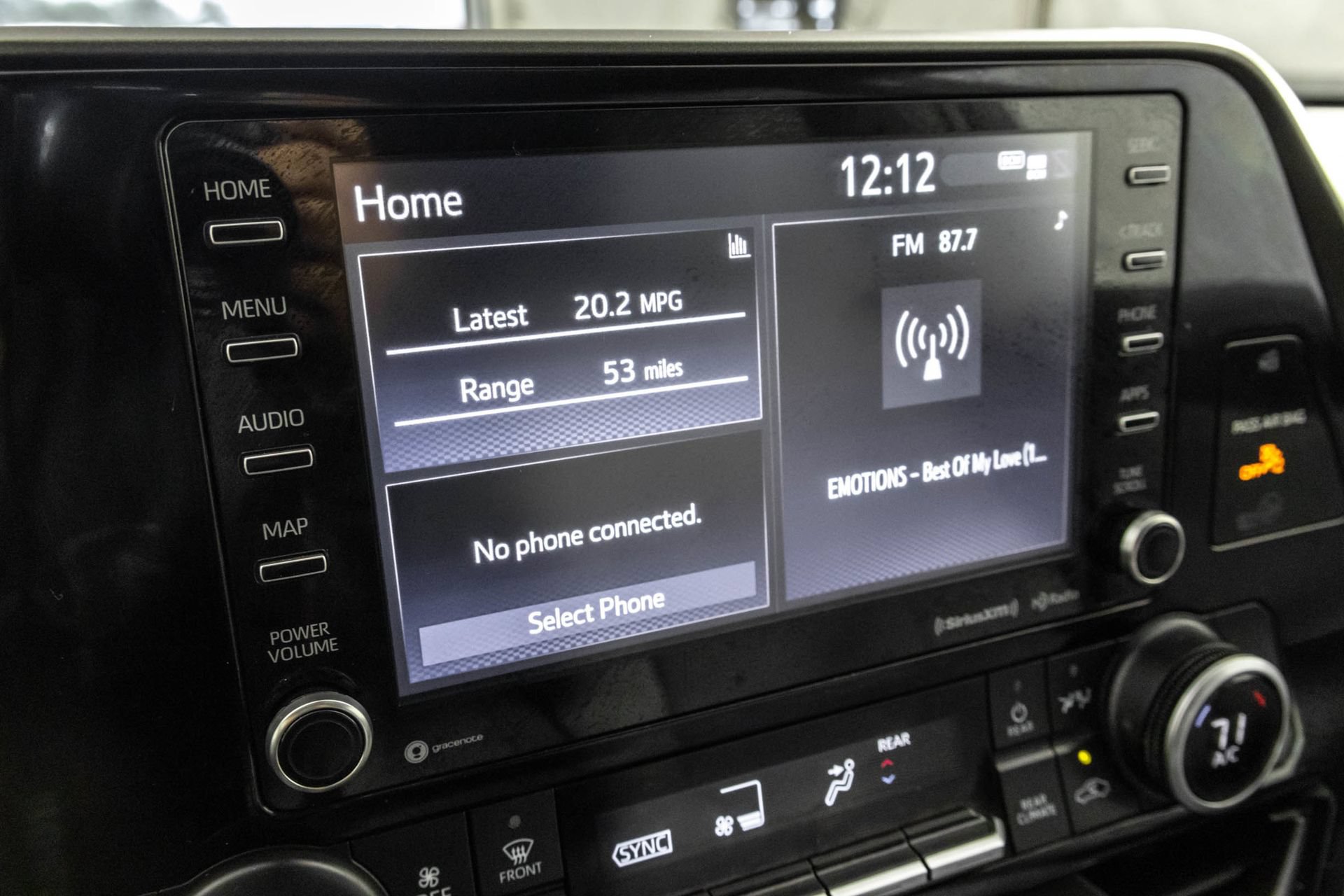 Used 2022 Toyota Highlander LE AWD/4WD image 29