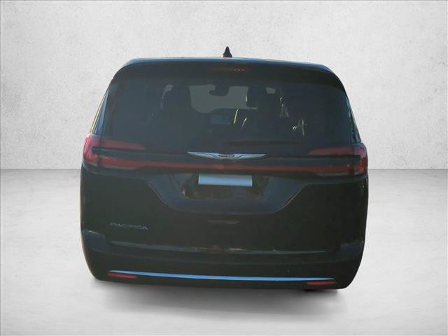 Used 2024 Chrysler Pacifica Touring-L FWD image 7
