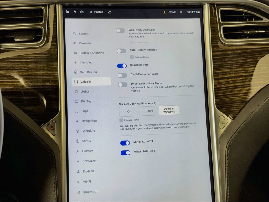 Used 2015 Tesla Model S 70D AWD/4WD image 15
