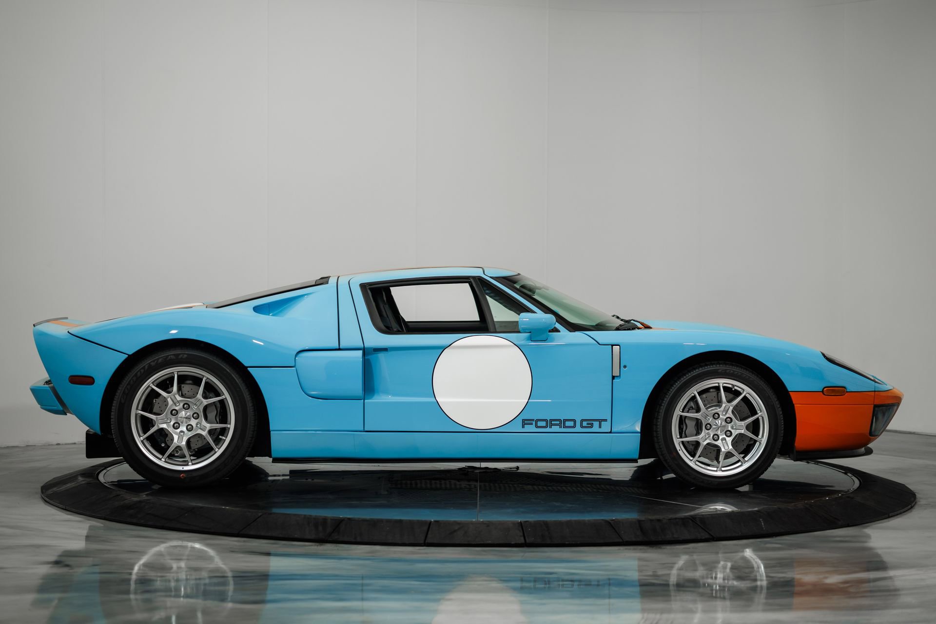 Used 2006 Ford GT image 52