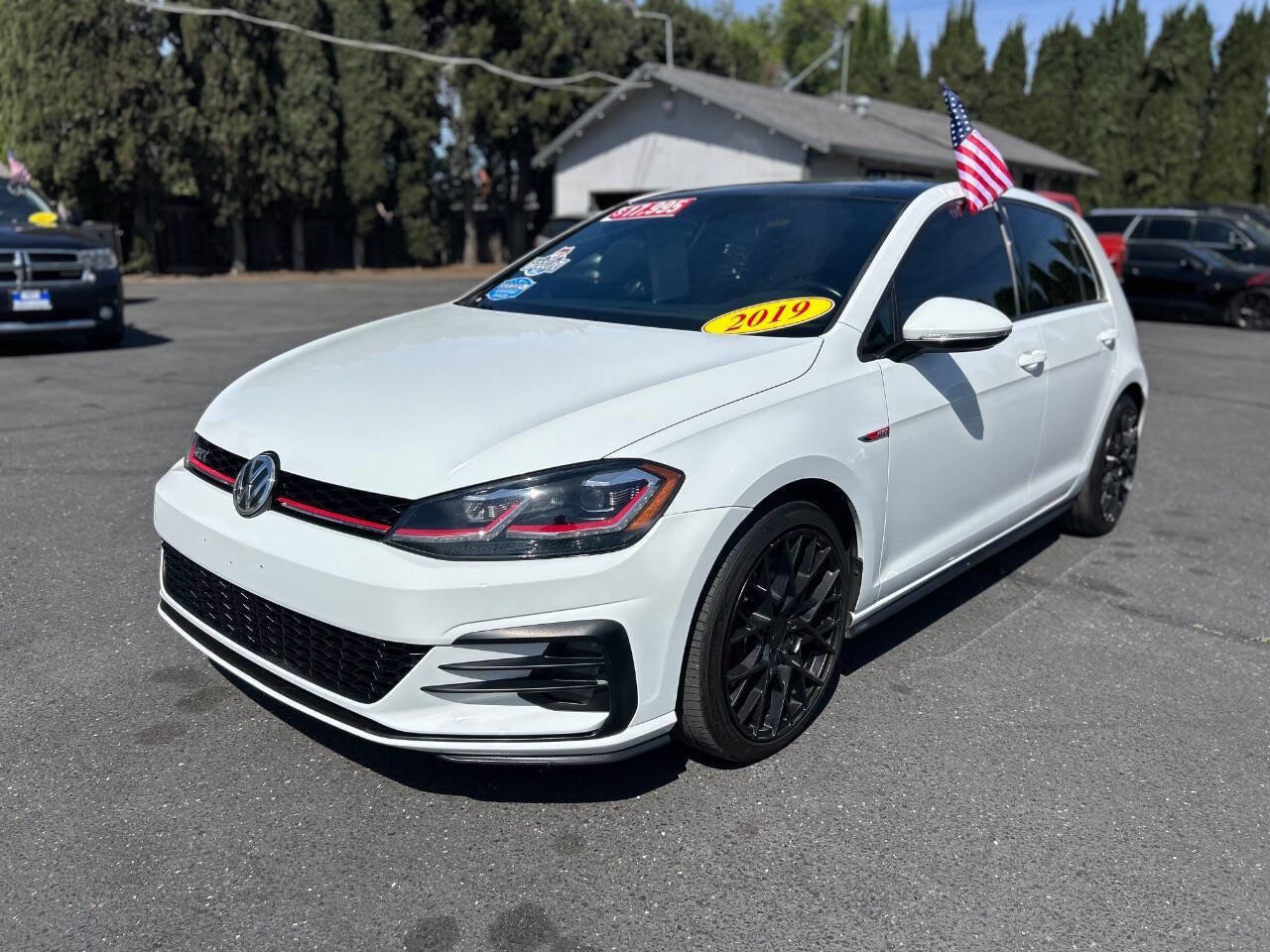 Used 2019 Volkswagen GTI SE image 3