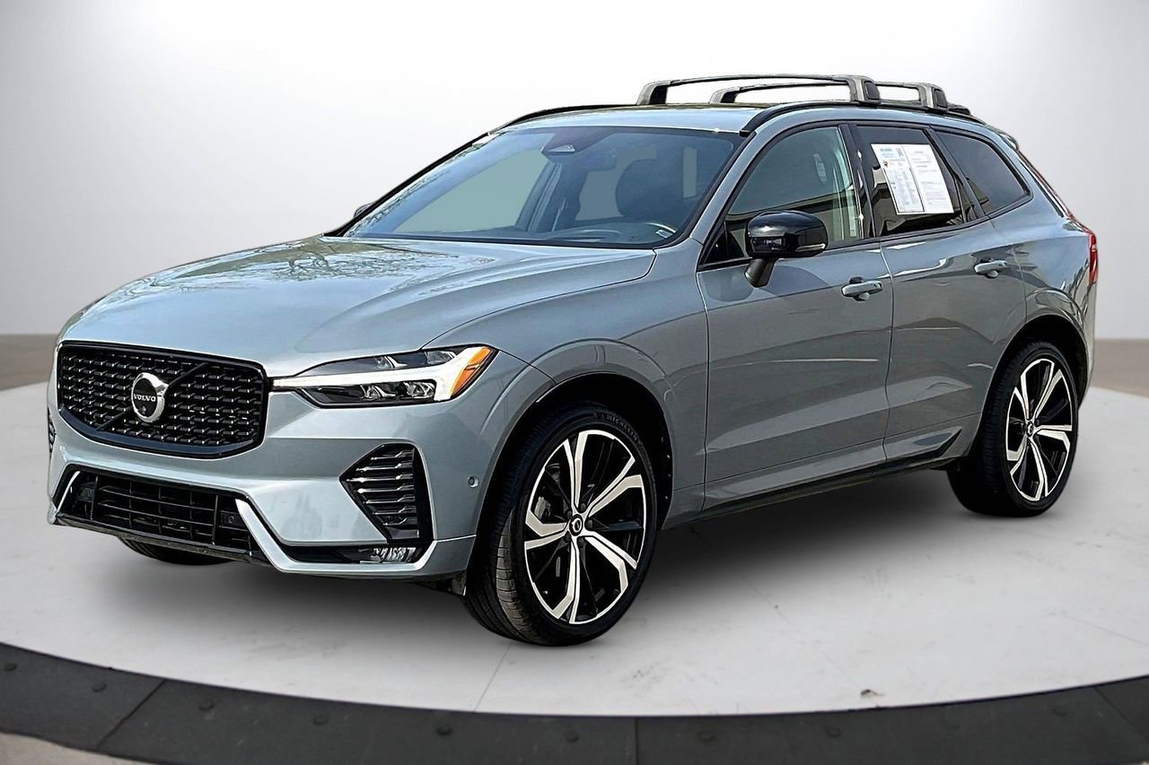 Used 2022 Volvo XC60 B5 R-Design w/ Advanced Package image 4