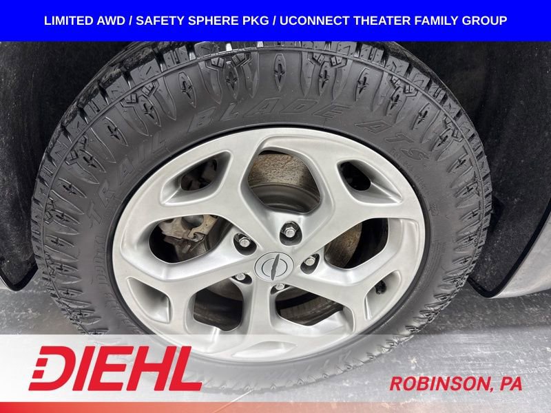Used 2023 Chrysler Pacifica Limited w/ Uconnect Theater Family Group AWD/4WD image 8