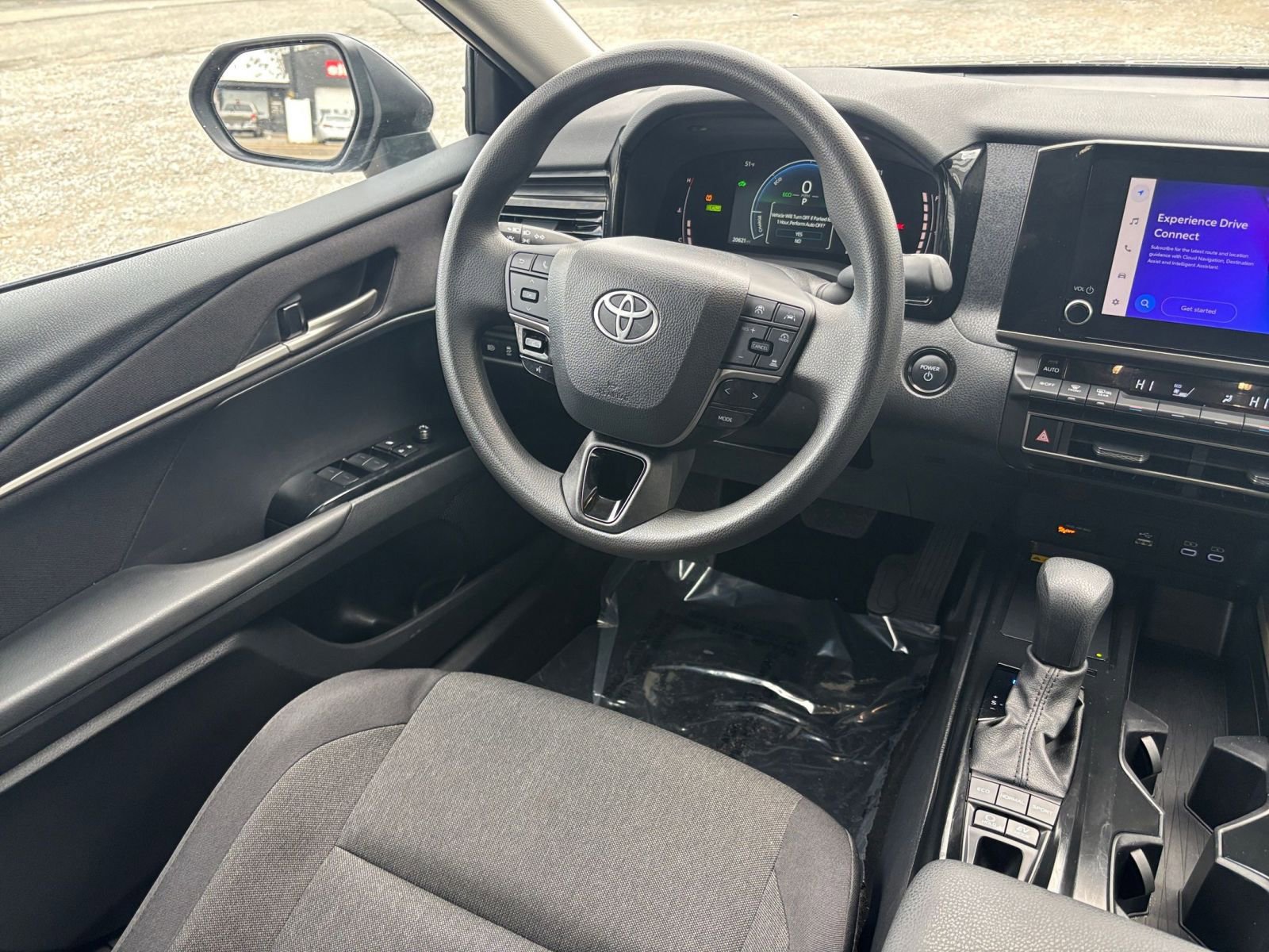 Used 2025 Toyota Camry LE image 30