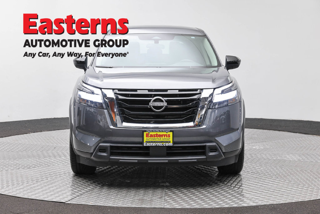 Used 2024 Nissan Pathfinder S AWD/4WD image 3