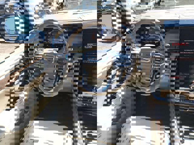 New 2026 GMC Yukon Denali w/ Sun & Power Step Package image 13