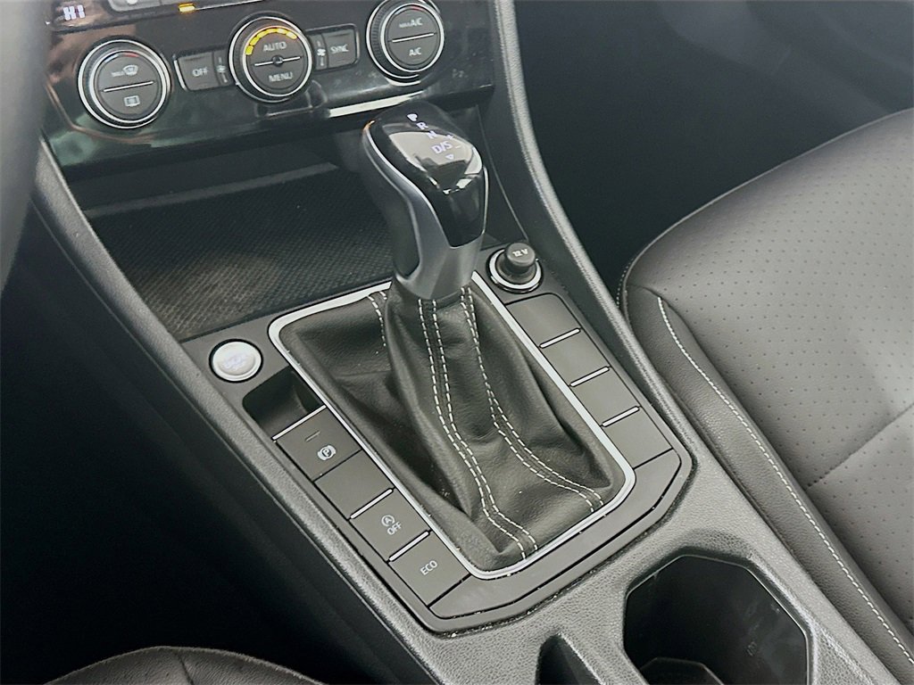 Used 2024 Volkswagen Jetta SE image 16