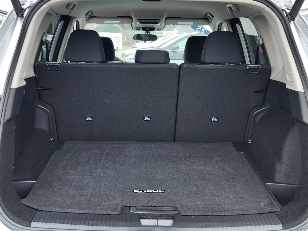 Used 2025 Nissan Rogue SV image 29
