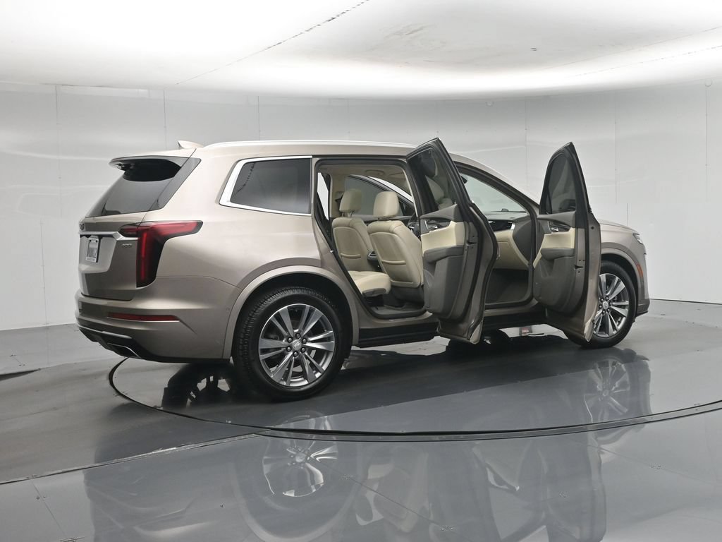 Used 2022 Cadillac XT6 Premium Luxury w/ Technology Package FWD image 6