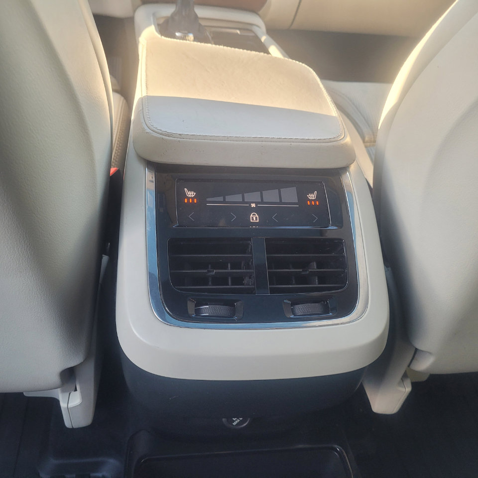 Used 2020 Volvo XC90 T6 Inscription w/ Protection Package Premier image 16