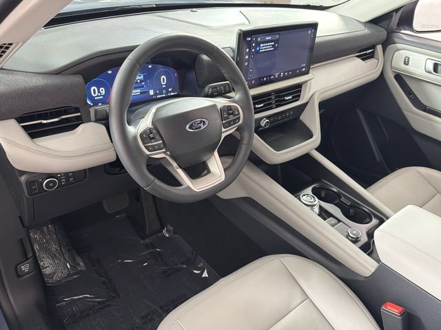 Used 2026 Ford Explorer Active w/ Active Comfort Package RWD image 2