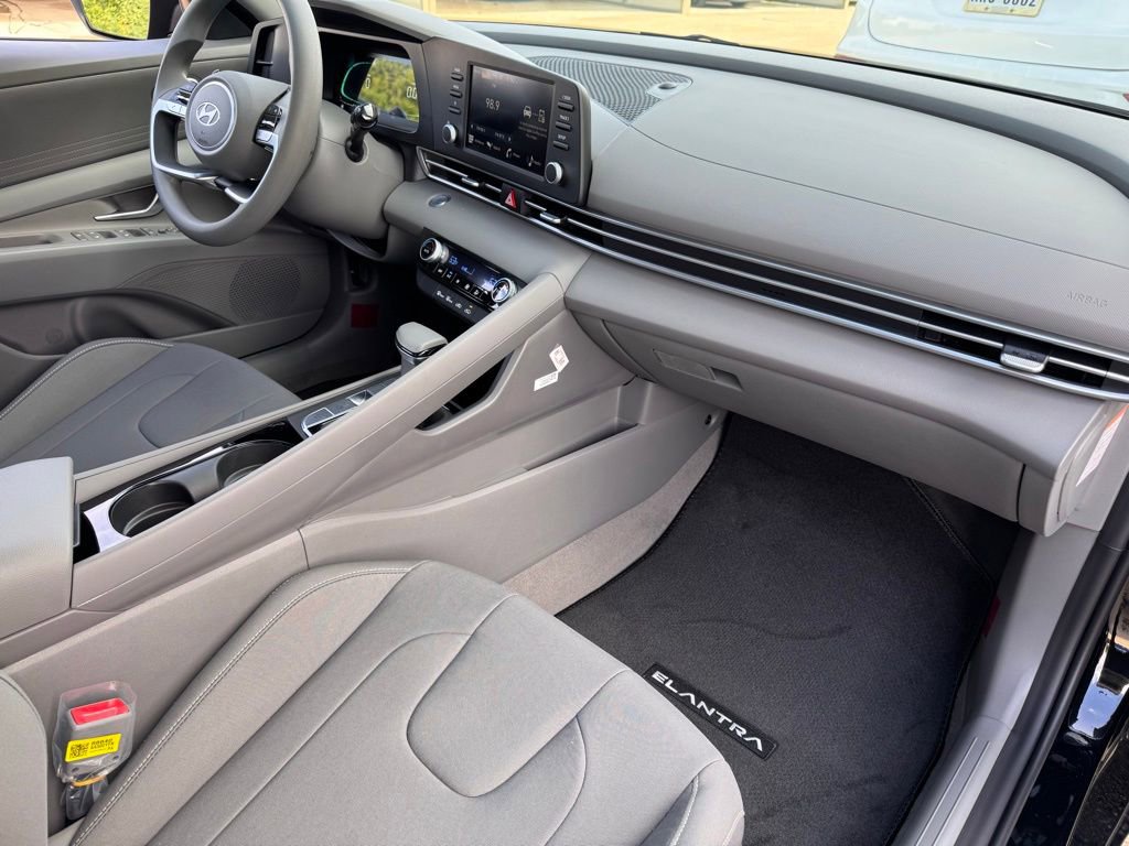 New 2026 Hyundai Elantra Hybrid FWD image 14