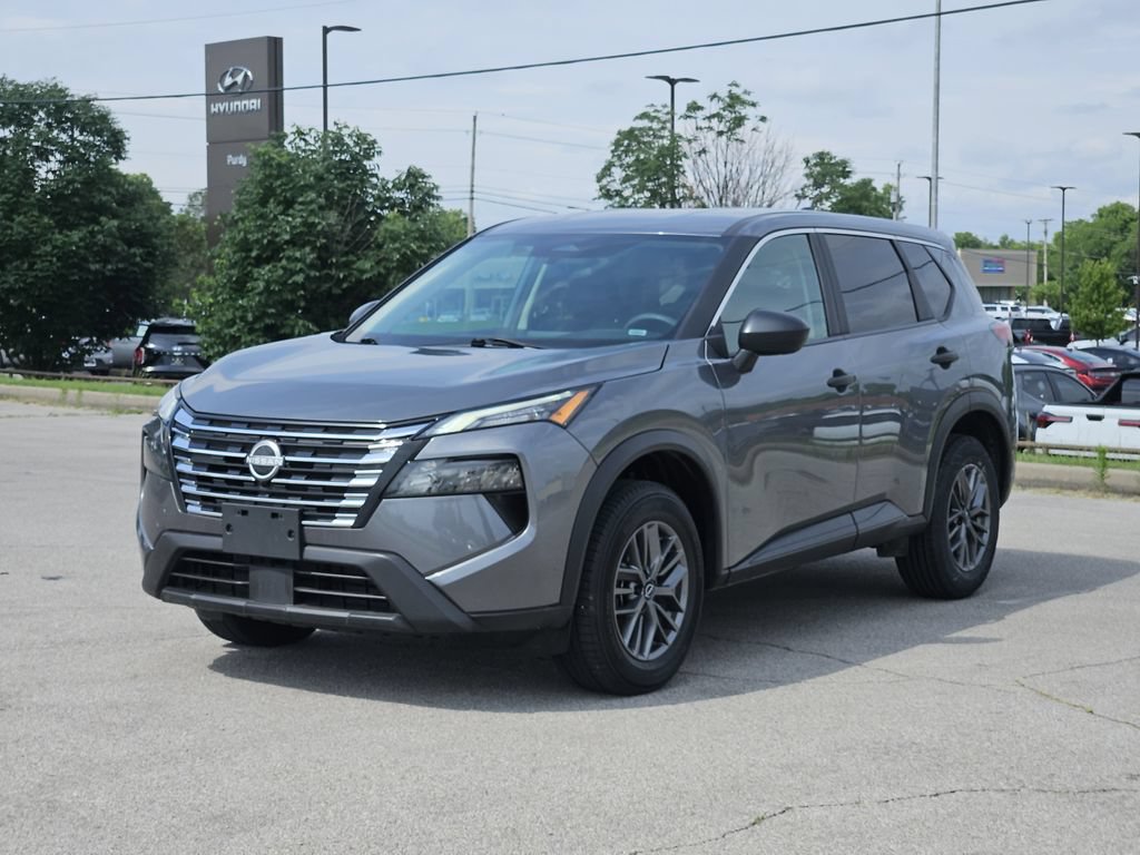 Used 2024 Nissan Rogue S FWD image 2