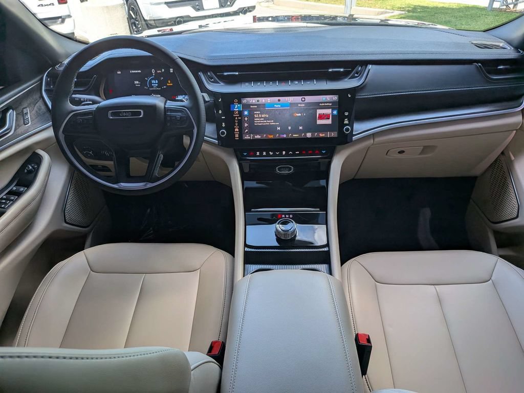 Used 2026 Jeep Grand Cherokee L Limited w/ Limited Altitude Package RWD image 15