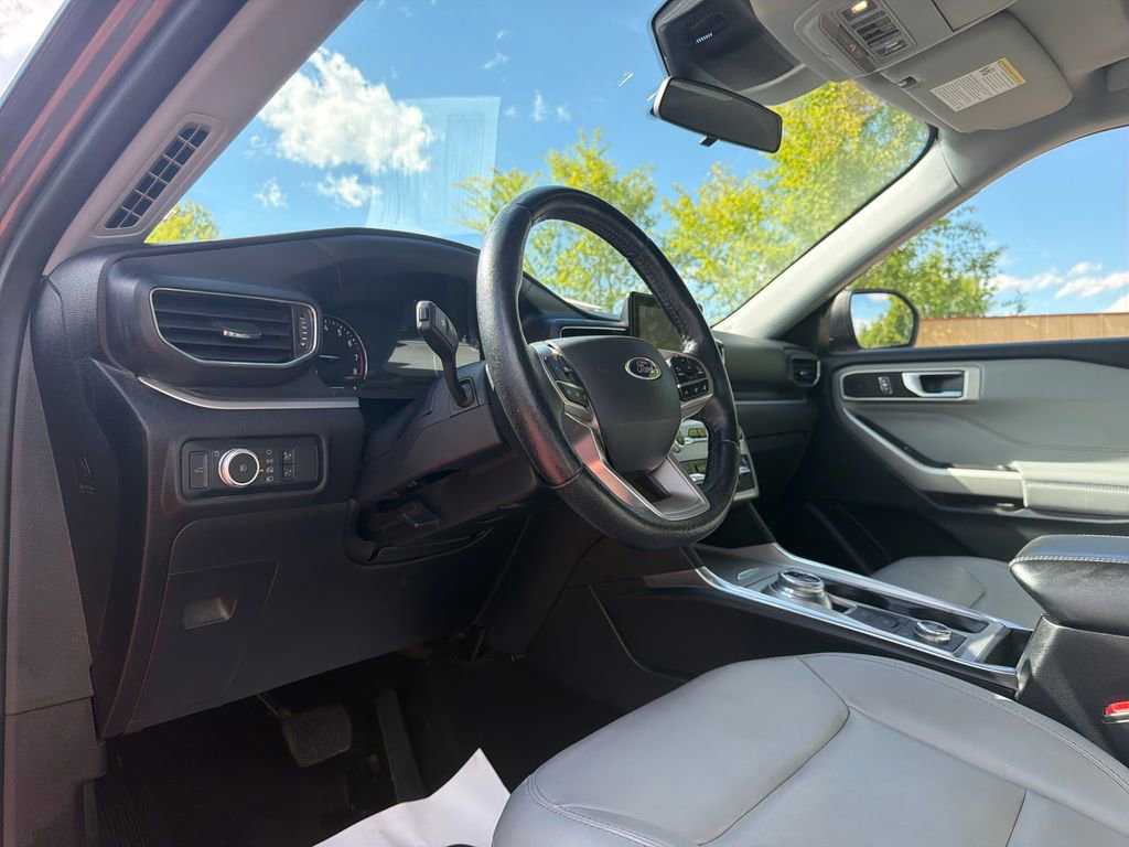 Used 2021 Ford Explorer XLT w/ Equipment Group 202A AWD/4WD image 15