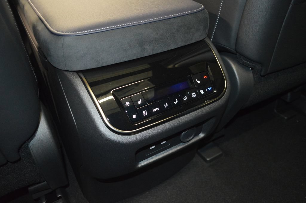 New 2026 INFINITI QX80 4WD w/ Sport Exterior Package image 38