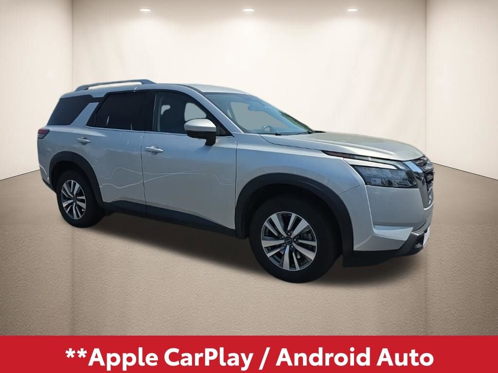 Used 2025 Nissan Pathfinder SL FWD image 3