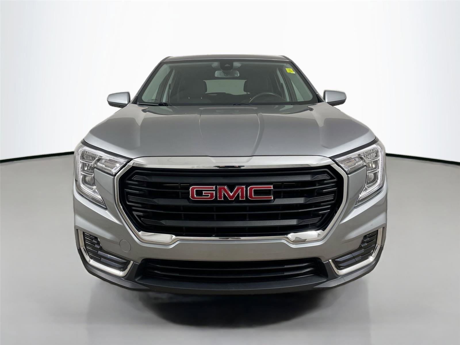 Used 2024 GMC Terrain SLE AWD/4WD image 3