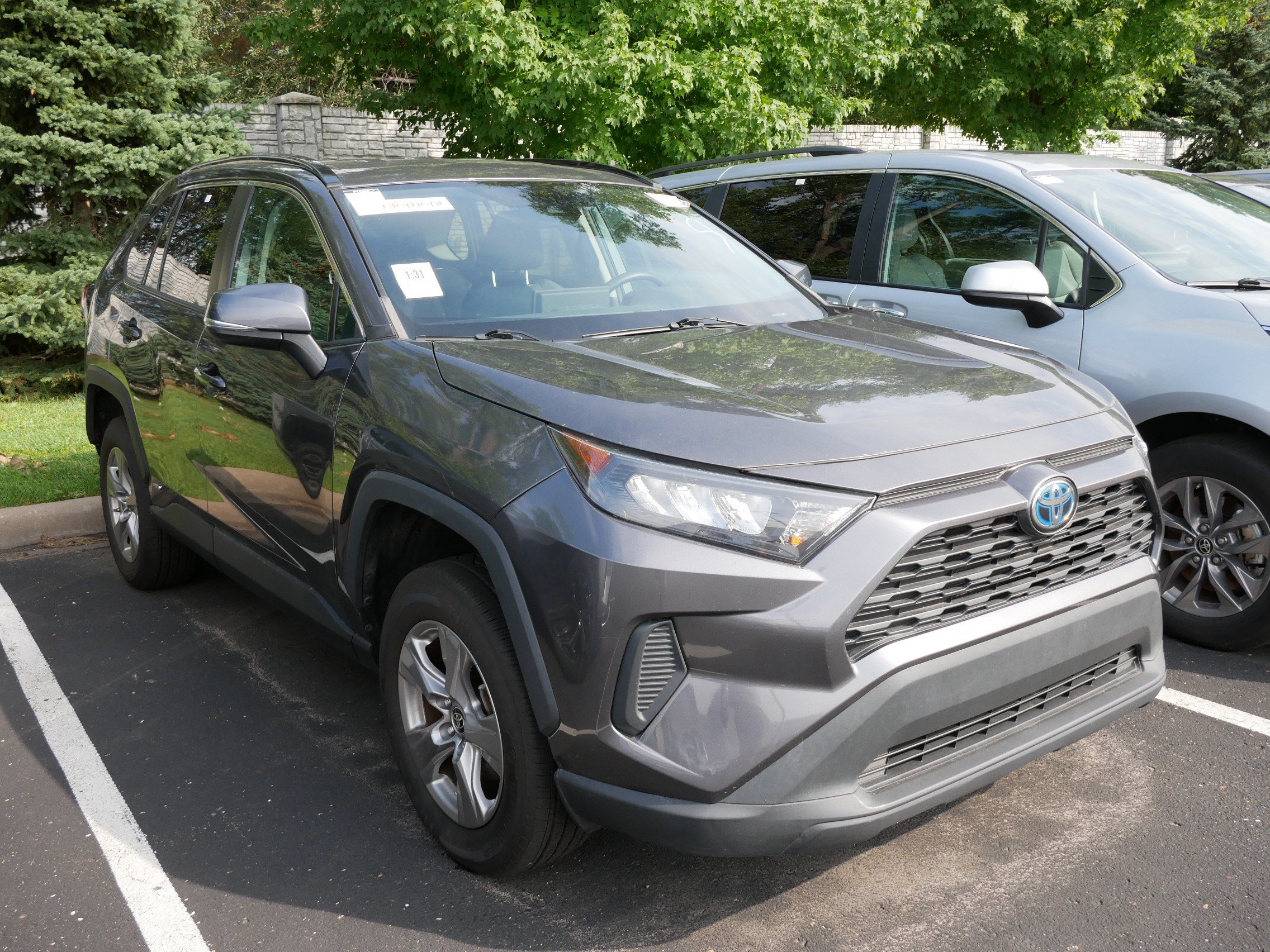 Certified 2022 Toyota RAV4 LE AWD/4WD image 4