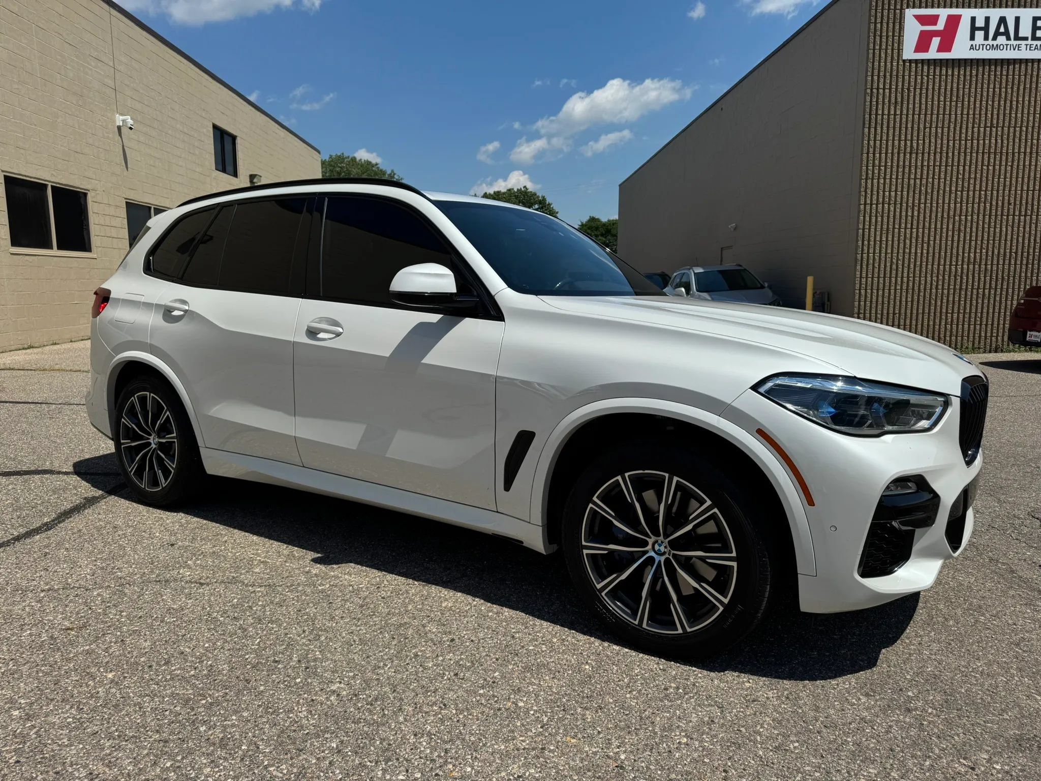 Used 2021 BMW X5 xDrive40i w/ M Sport Package AWD/4WD image 12