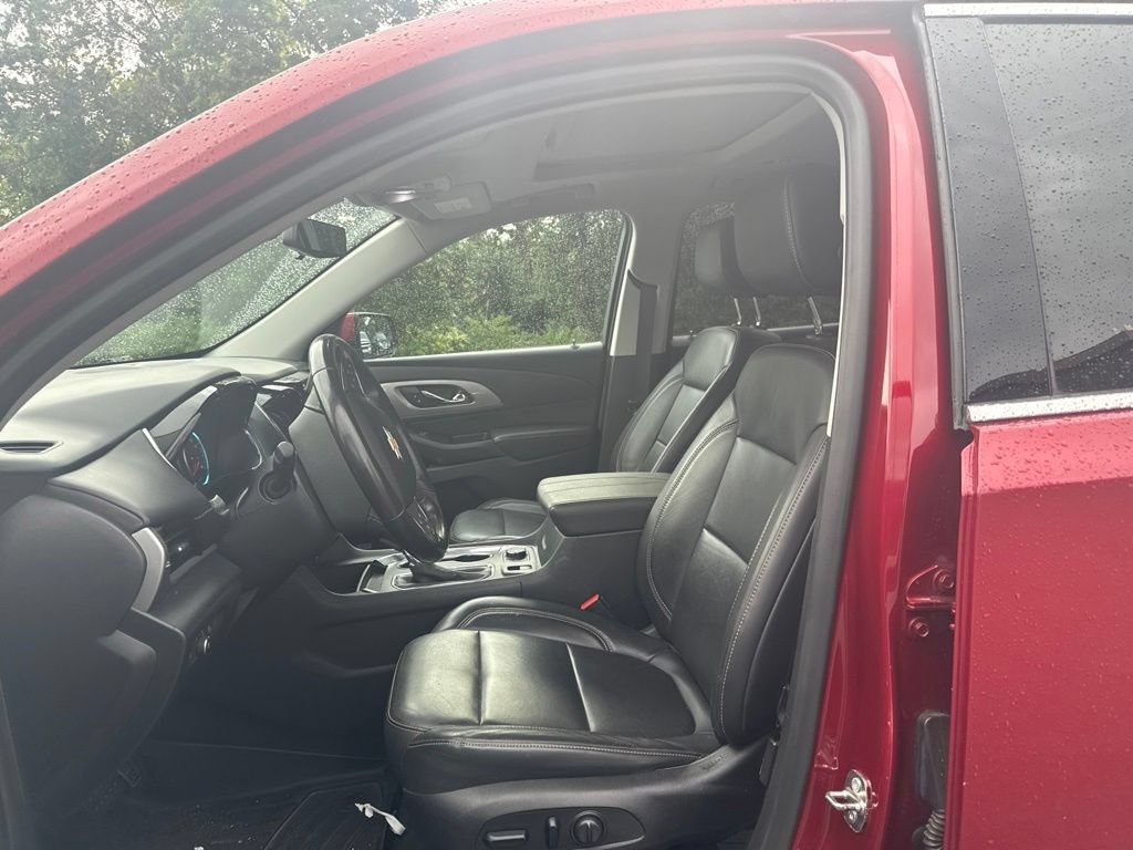 Used 2019 Chevrolet Traverse LT w/ LT Premium Package AWD/4WD image 5
