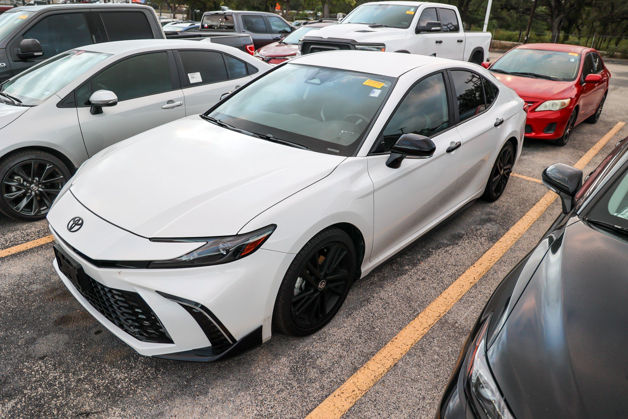 Used 2026 Toyota Camry Hybrid w/ Convenience Package FWD image 3