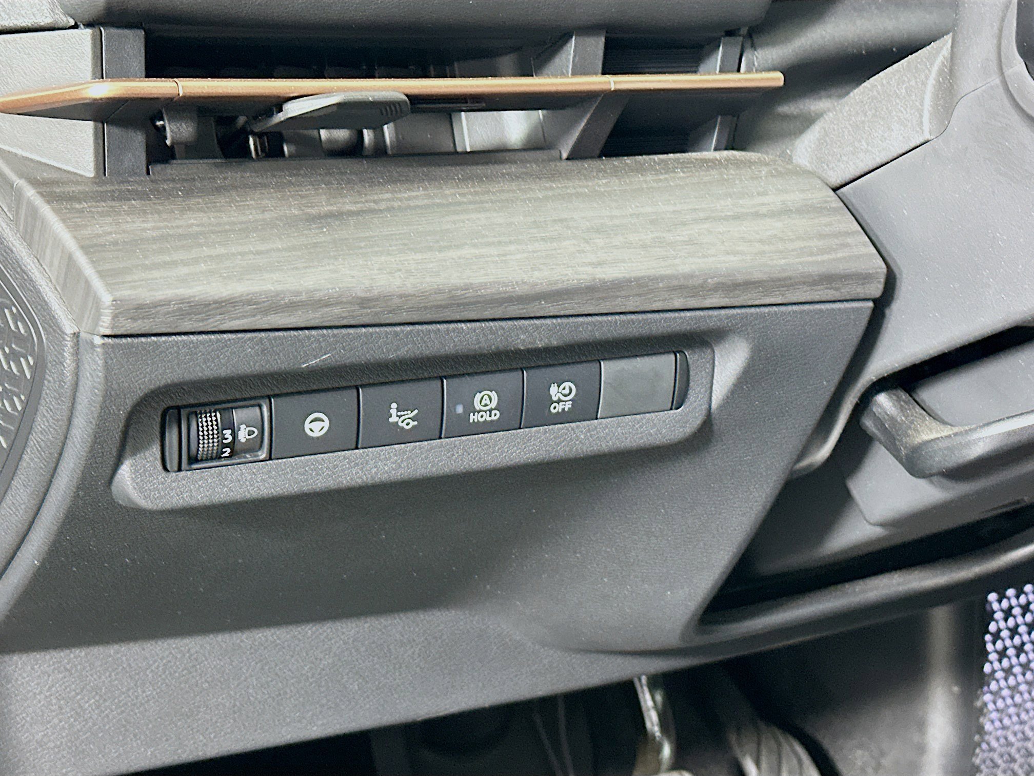 Used 2024 Nissan Ariya AWD image 17