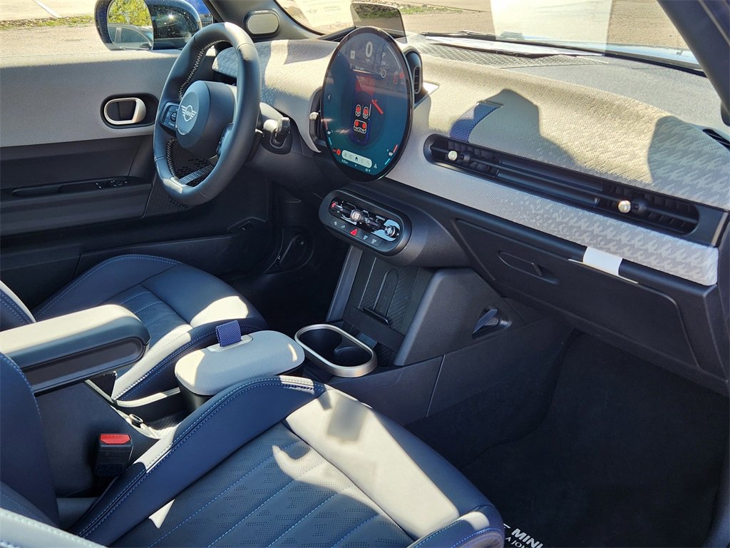 Used 2025 MINI Cooper 2-Door Hardtop image 14