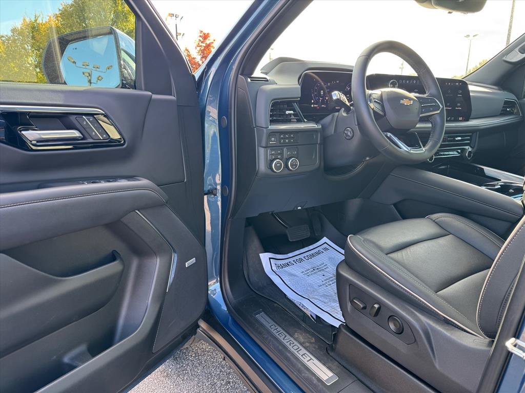 Used 2026 Chevrolet Tahoe Premier AWD/4WD image 17