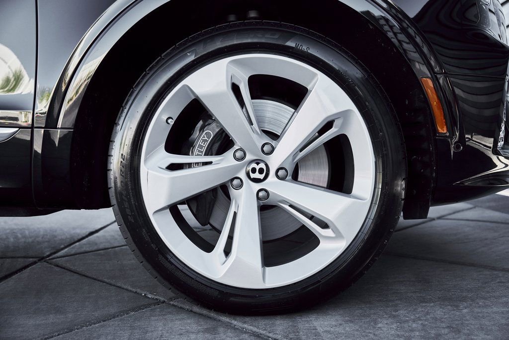 Used 2023 Bentley Bentayga Extended Wheelbase AWD/4WD image 20