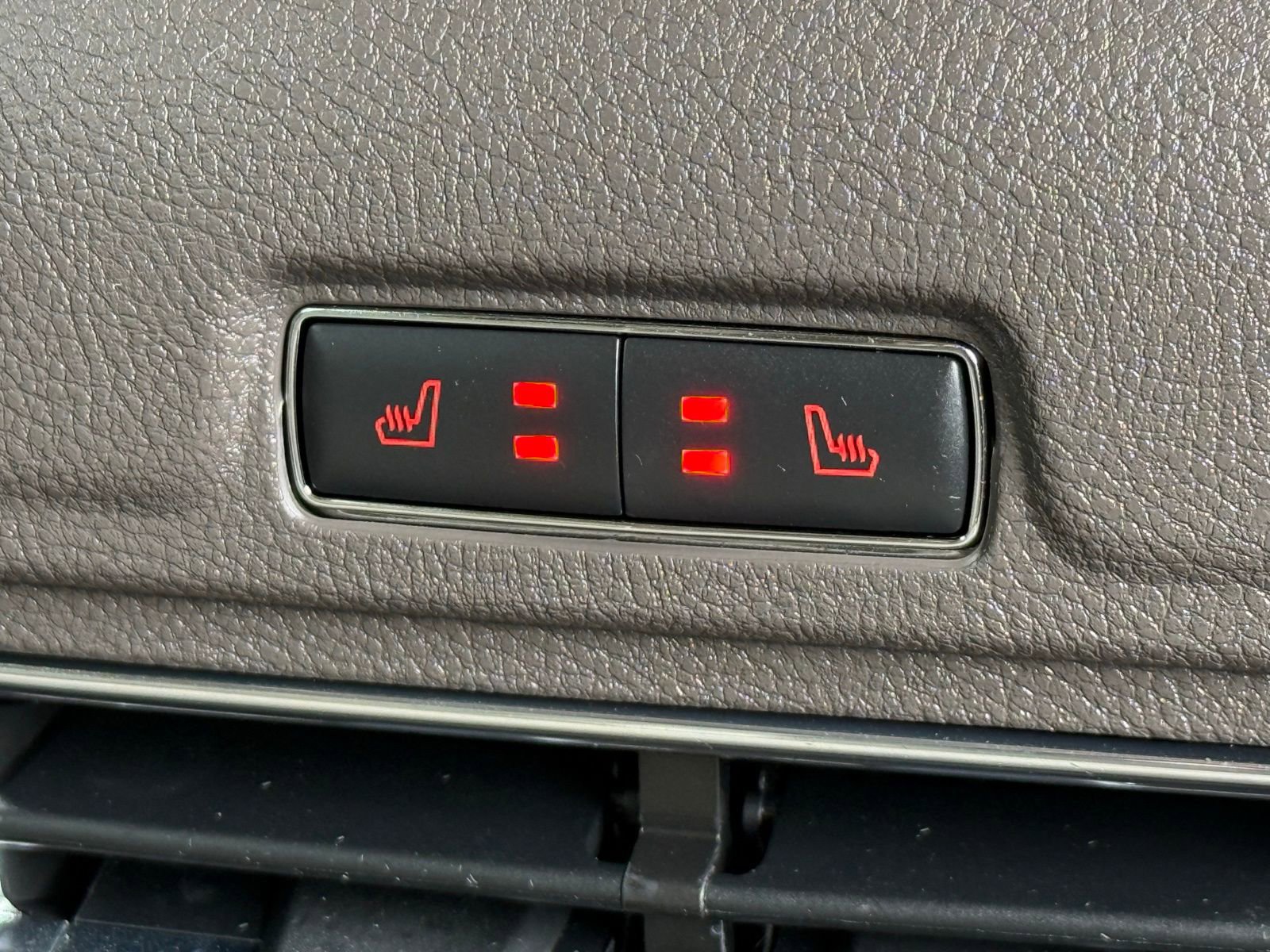 Used 2022 Lincoln Corsair Reserve w/ Equipment Group 201A image 16