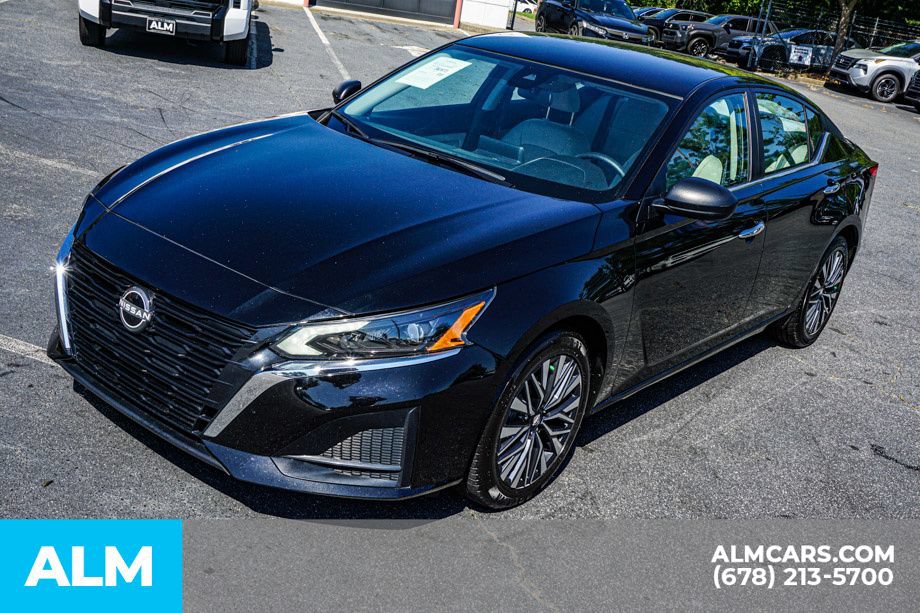 Used 2025 Nissan Altima 2.5 SV FWD image 14