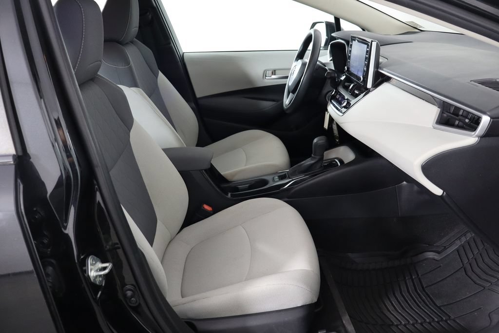 Used 2020 Toyota Corolla LE FWD image 17