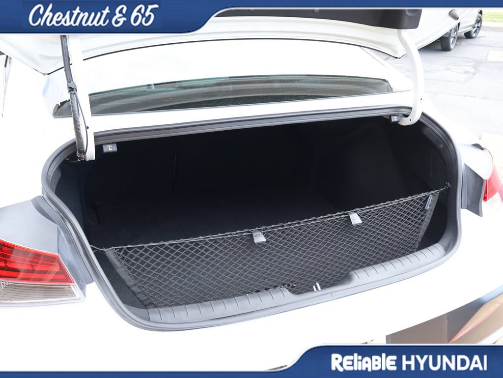 Certified 2025 Hyundai Elantra Limited FWD image 15