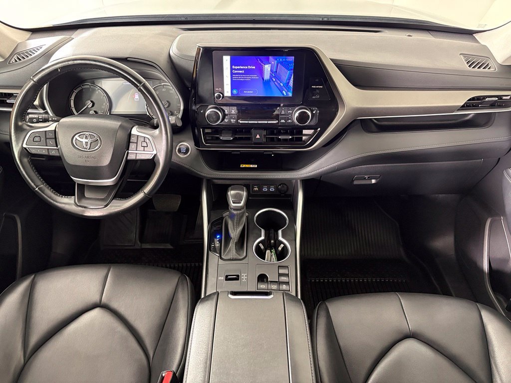 Used 2024 Toyota Highlander XLE FWD image 35