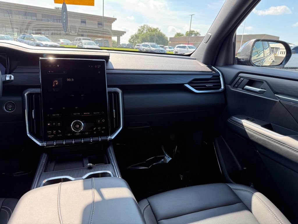 Used 2026 GMC Acadia Elevation w/ Elevation Premium Package AWD/4WD image 14