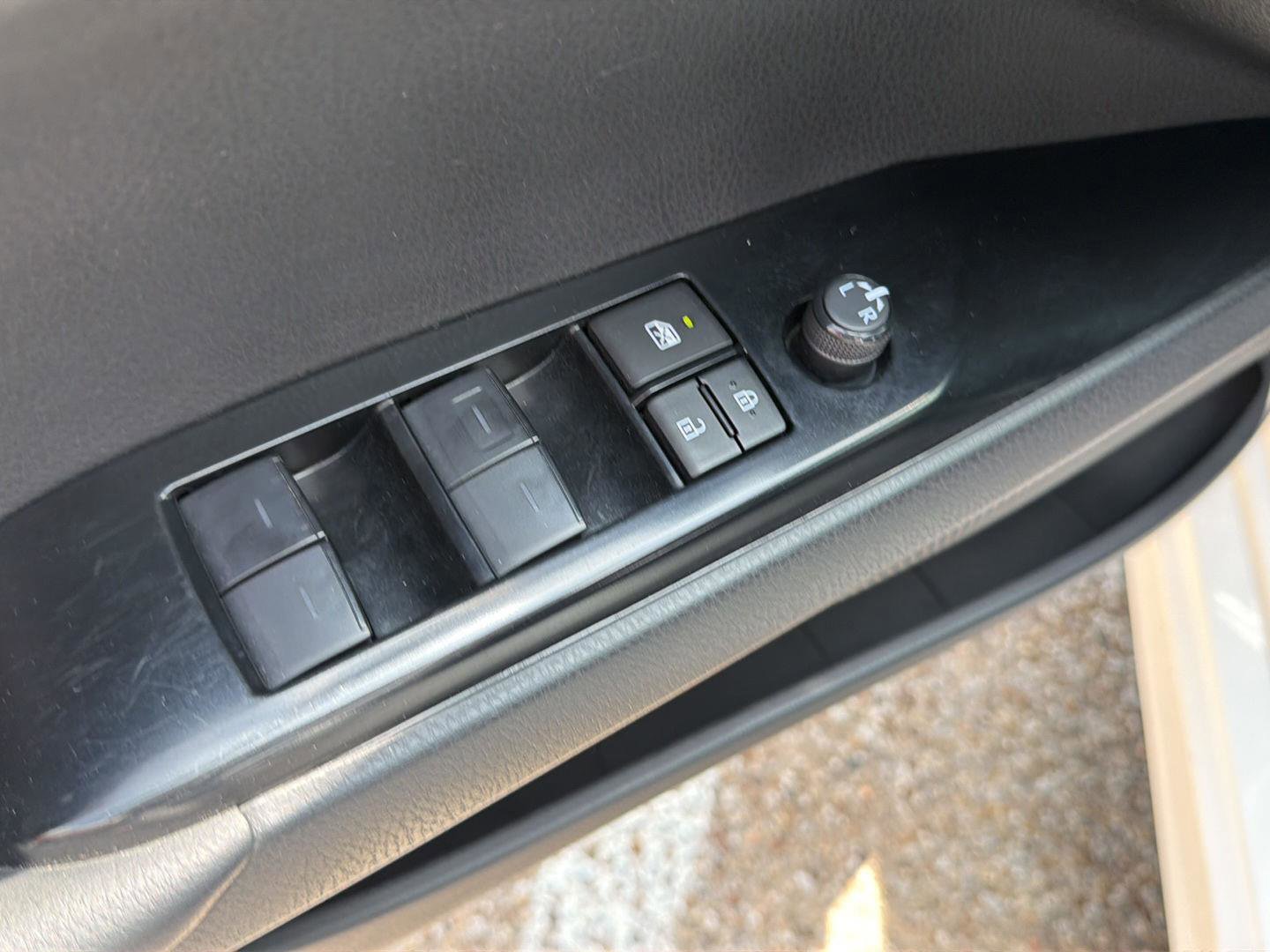 Used 2025 Toyota Camry SE FWD image 17