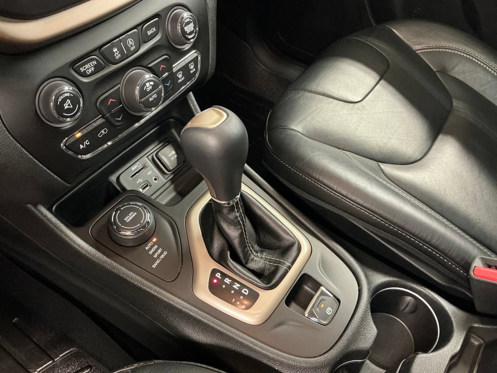 Used 2016 Jeep Cherokee High Altitude AWD/4WD image 25