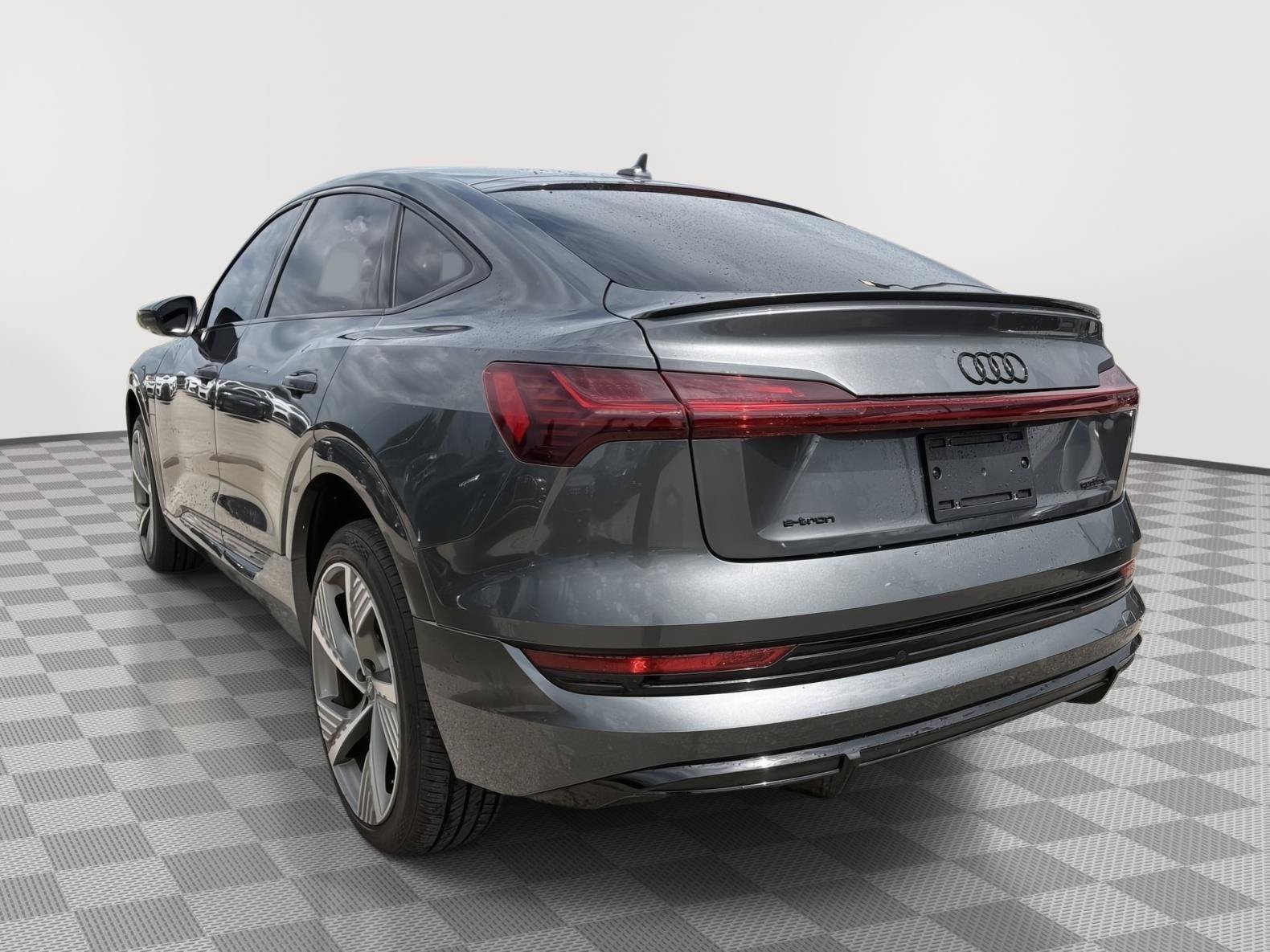 Used 2023 Audi e-tron Prestige w/ Prestige Package AWD/4WD image 3