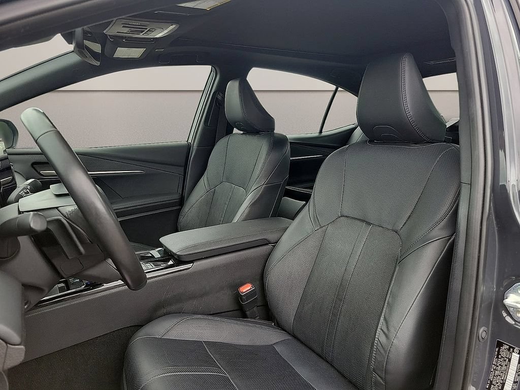 Used 2025 Toyota Camry XSE FWD image 10