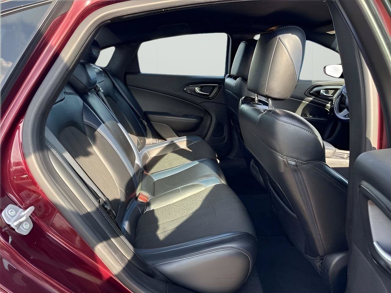 Used 2015 Chrysler 200 S FWD image 19