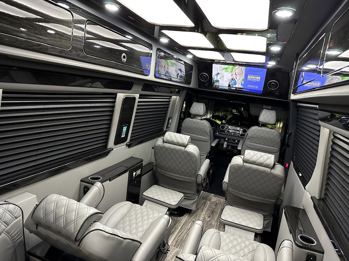 Used 2024 Mercedes-Benz Sprinter 3500 image 3