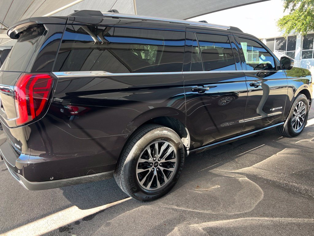 Used 2025 Ford Expedition Max Platinum AWD/4WD image 3