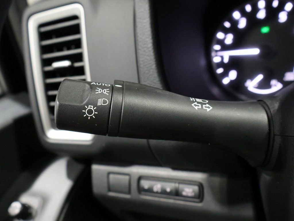 Used 2024 Nissan Frontier SV image 36