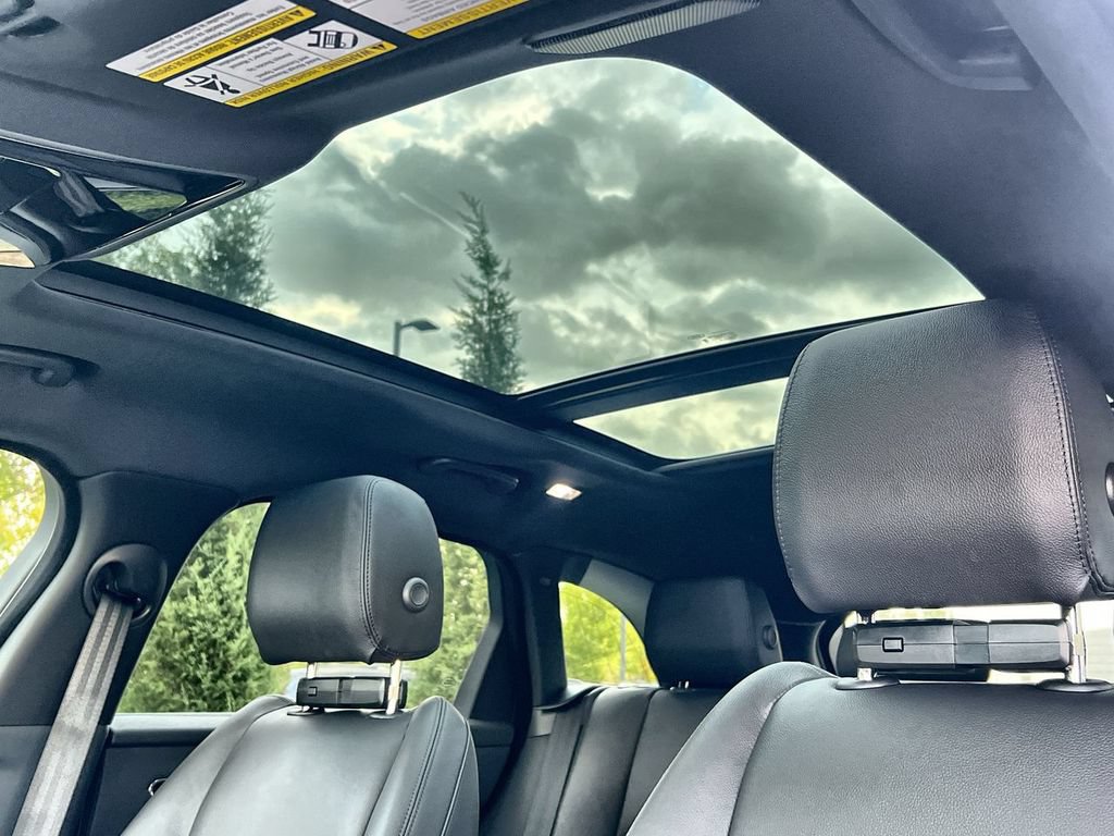 Certified 2025 Land Rover Range Rover Velar Dynamic SE AWD/4WD image 19