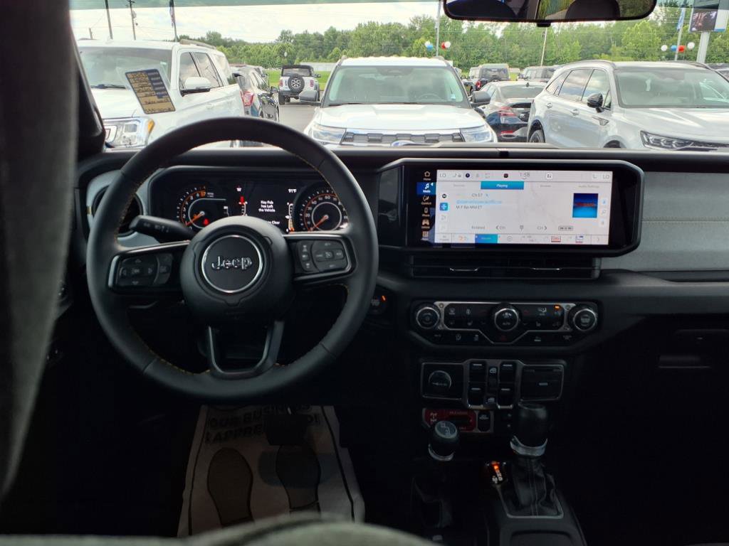 Used 2024 Jeep Gladiator Sport image 18