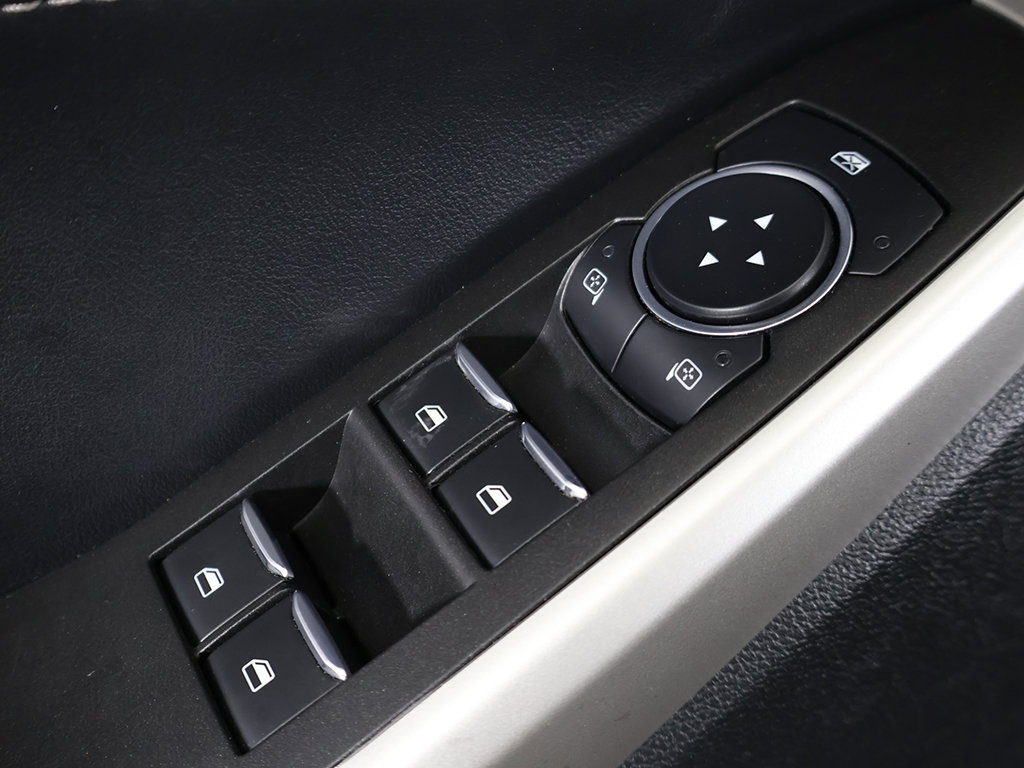 Used 2023 Ford Explorer XLT AWD/4WD image 40