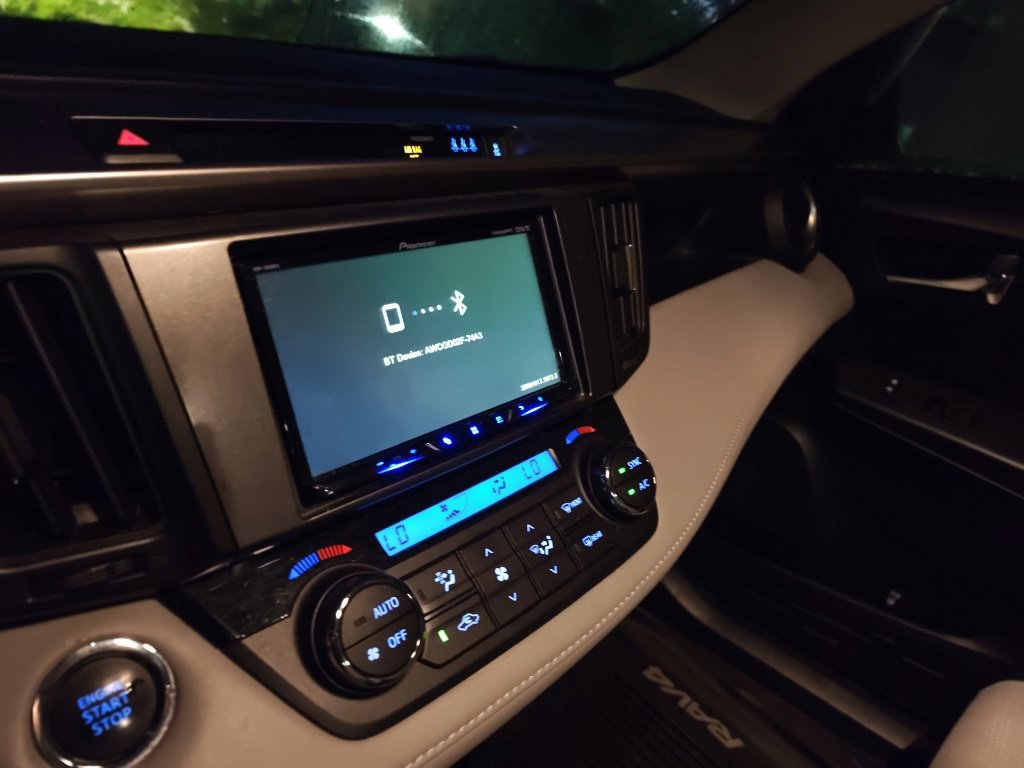 Used 2018 Toyota RAV4 XLE FWD image 9