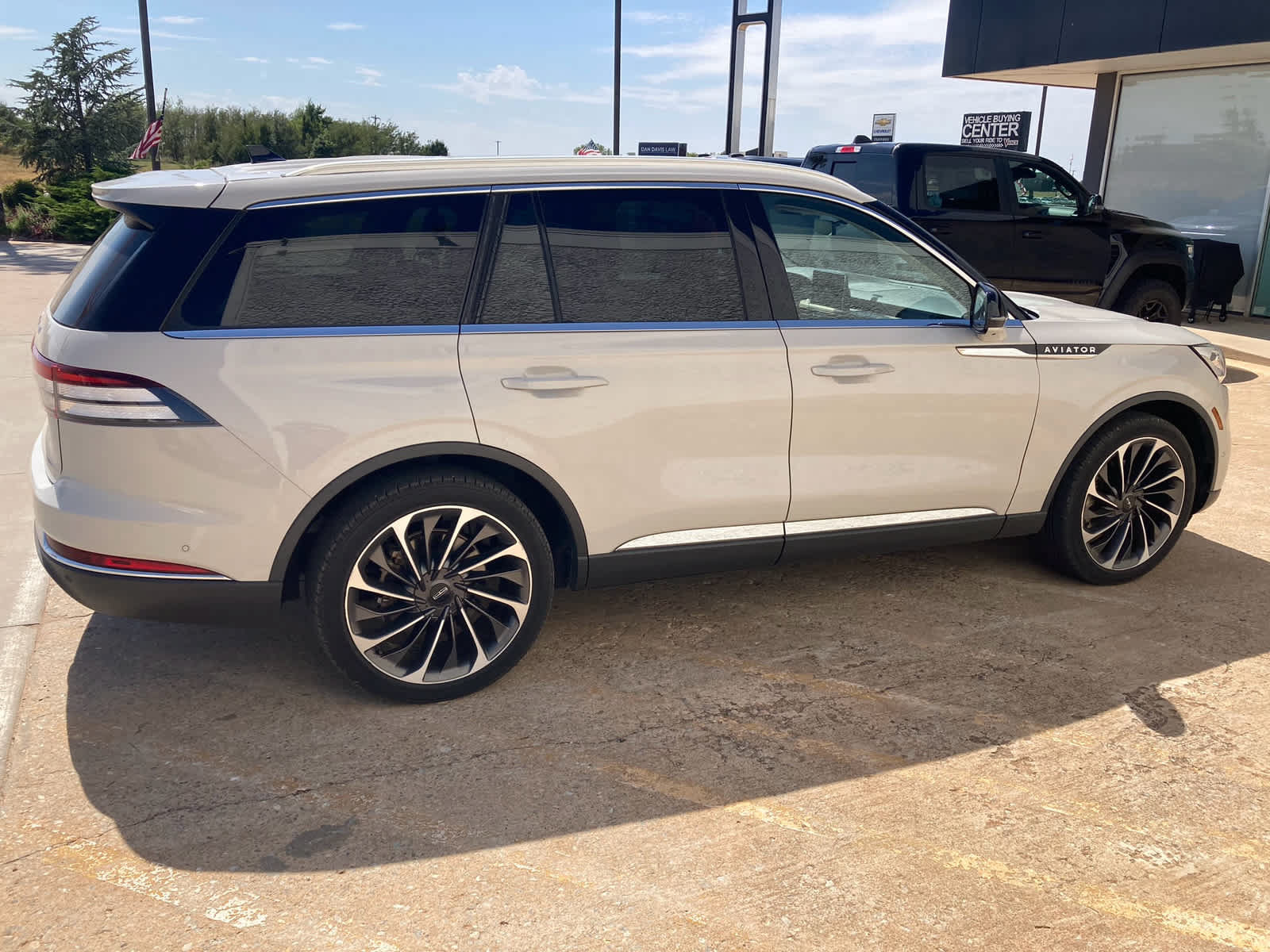 Used 2022 Lincoln Aviator Reserve w/ Equipment Group 201A AWD/4WD image 10