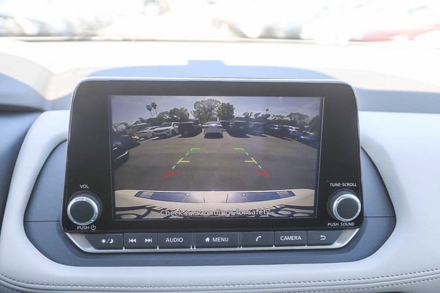 Used 2025 Nissan Rogue SV w/ SV Premium Package image 25